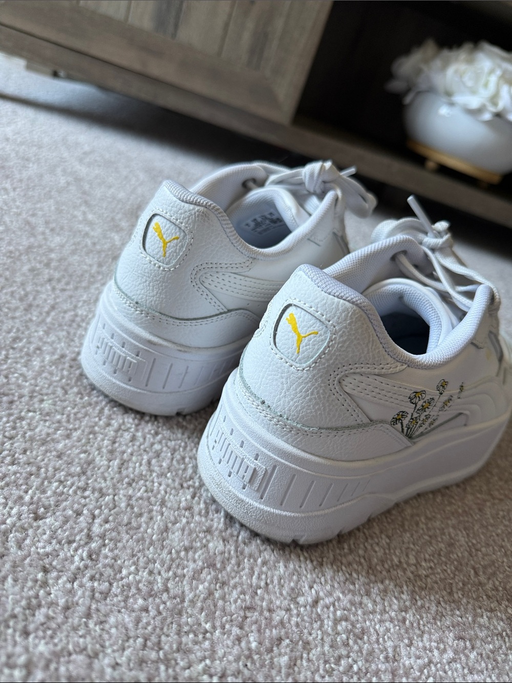Puma White Platform Sneakers with Daisy Embroidery and Gold Logo - Picture 5 of 7